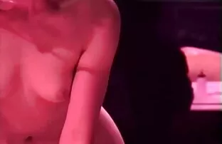 XXX مدل چینی با مشاعره بزرگ نیمی از عکس سکسی متحرک سینه لباس شناور است