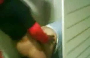 XXX جوجه ای با رنگ تاریک ، یک مرد سفید پوست را با عكس هاي متحرك سكسي یک کراوات در می دهد