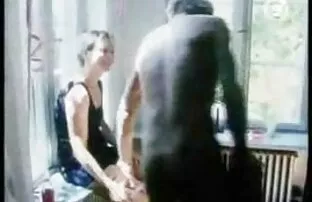 XXX یک دختر هجده عکسهای سکسی متحرک جدید ساله لاغر با موهای تیره ژیمناستیک را انجام می دهد