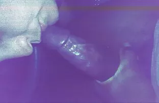 XXX بلوند برهنه dildo را در مهبل روی زمین می چرخاند عکس سکسی متحرک کارتونی