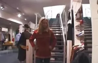 XXX سکس مقعد با یک عکس سکسی متحرک کارتونی بلوند روی مبل