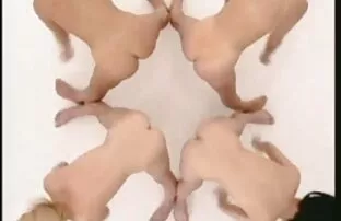 XXX جوجه ها یکدیگر را با استراپون لعنتی می کنند گالری متحرک سکس