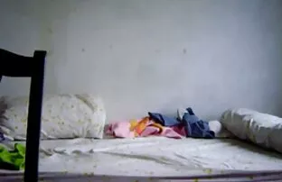 XXX پدر دختر را عکسمتحرک سکسی لگد می زند در حالی که همسر در همان نزدیکی خواب است